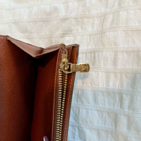 Louis Vuitton Black and Gold Monogram Clutch - Picture 6 of 6